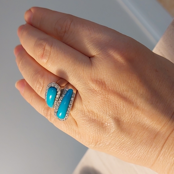 Elegant Turquoise and Silver Ring - Picture 5 of 6